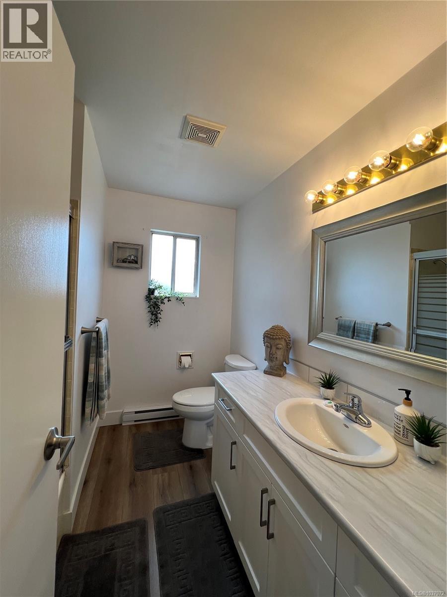 537 Maquinna Dr N - 24