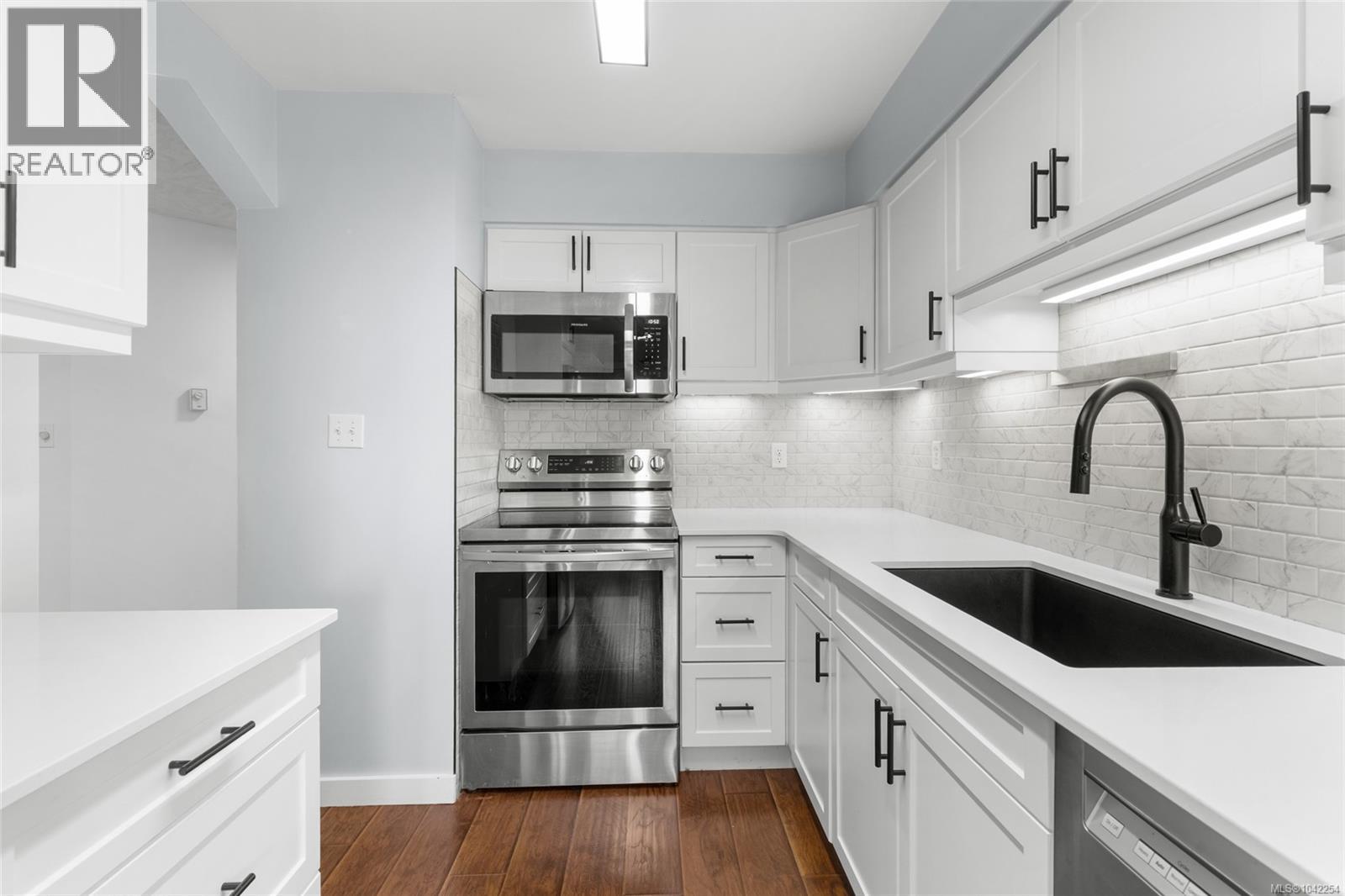 #305 935 Johnson St - 6