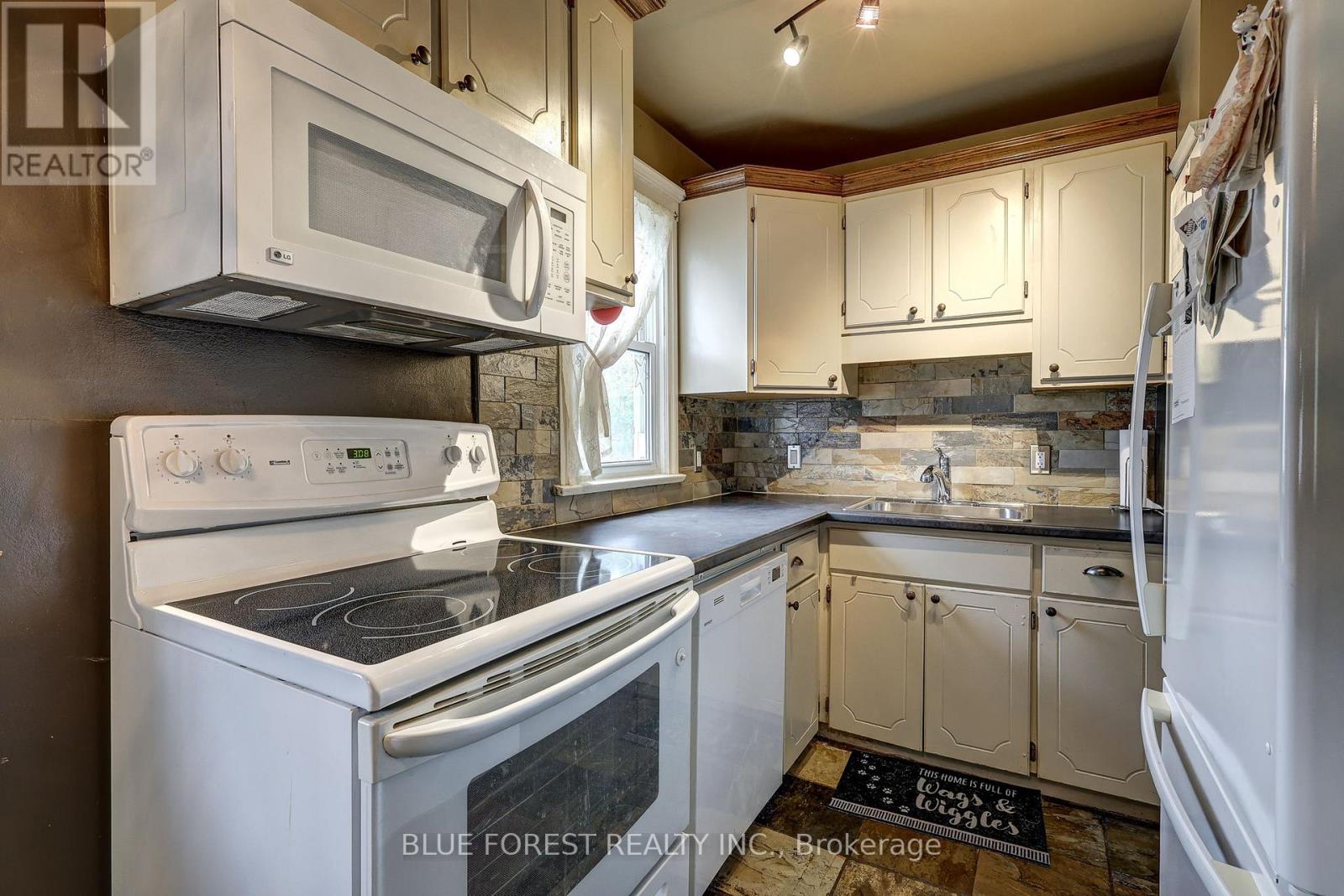 371 FLANDERS ROW - 11