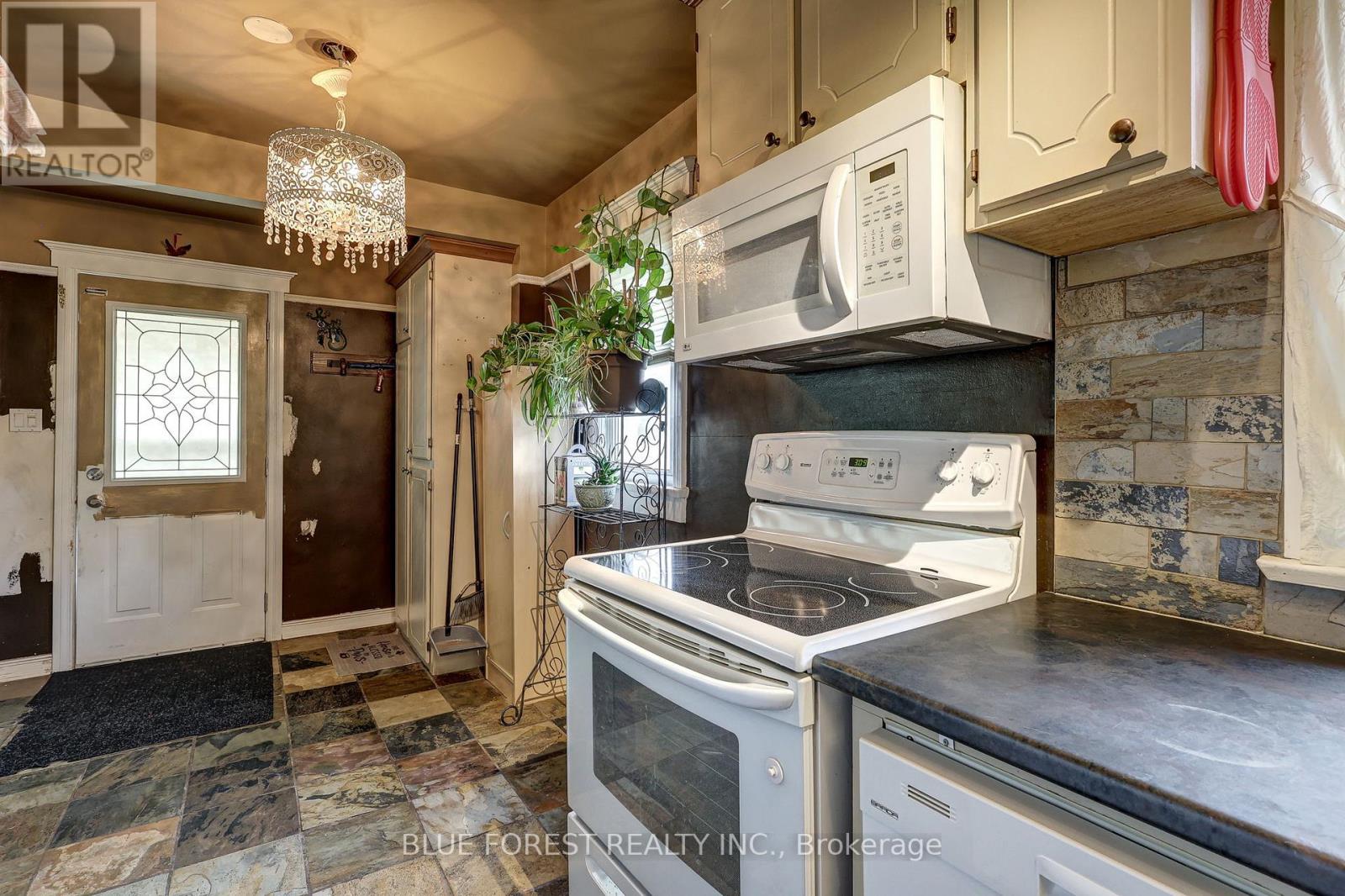 371 FLANDERS ROW - 14