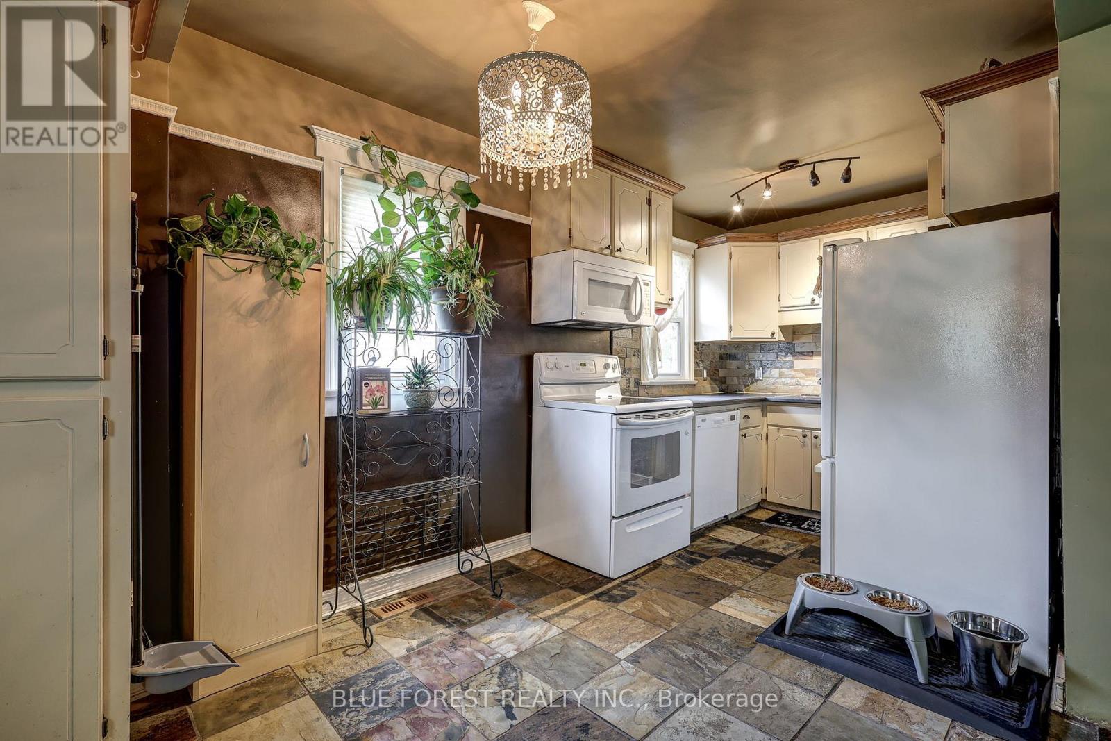 371 FLANDERS ROW - 9