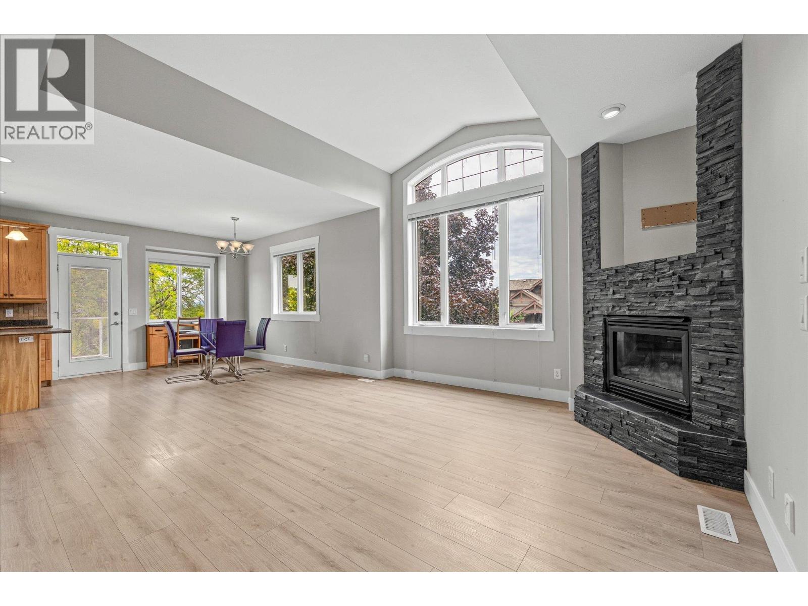 574 Gowen Place - 4