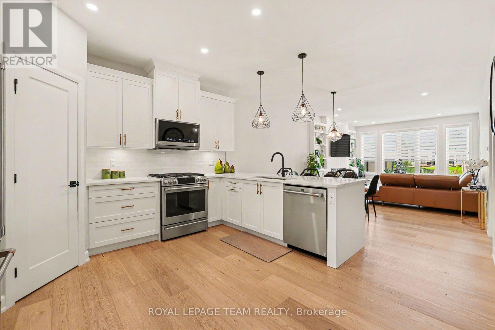7A KING STREET N - 13