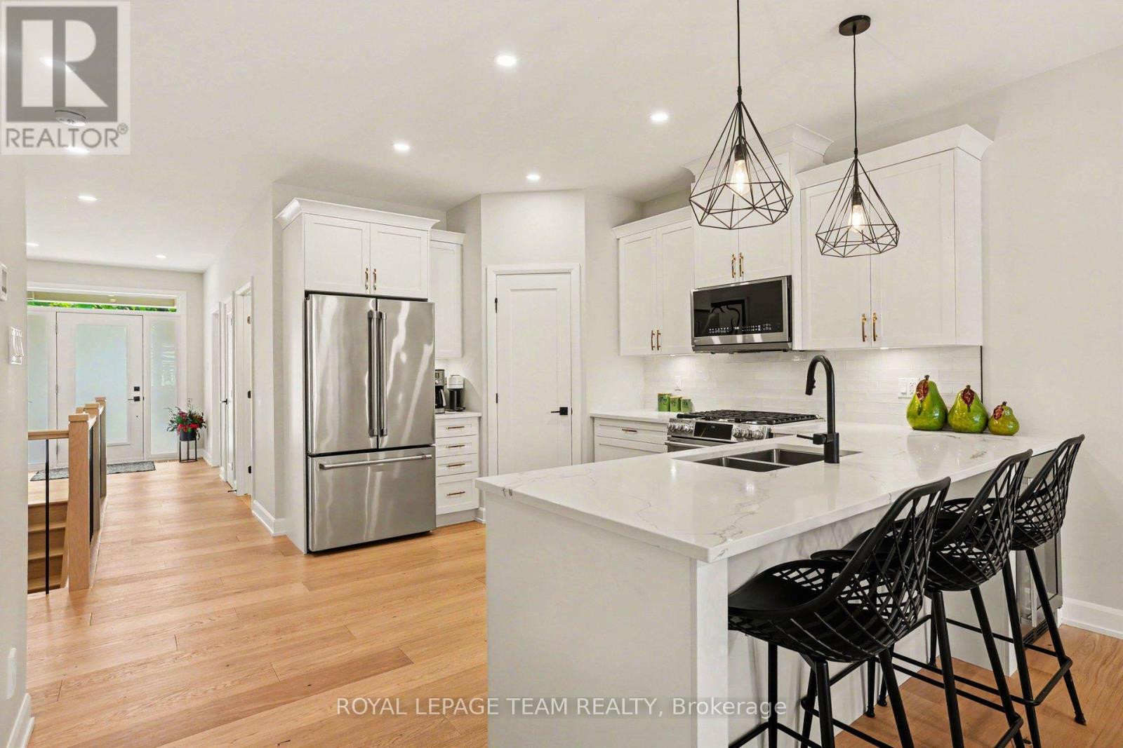 7A KING STREET N - 14