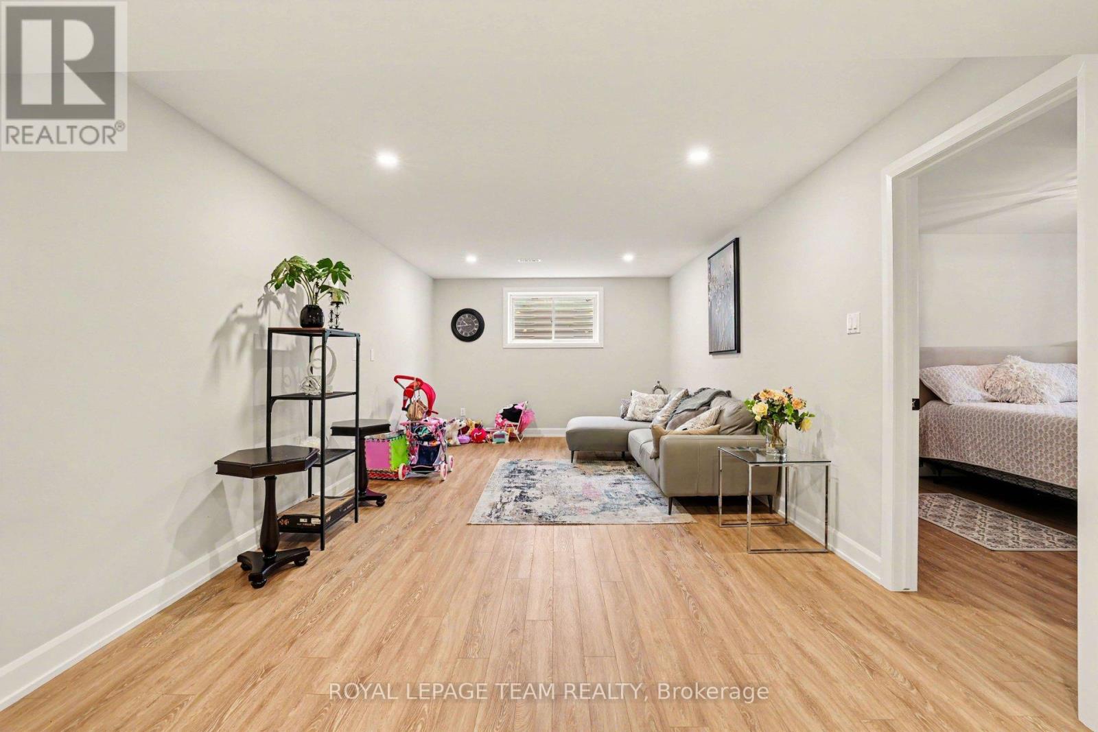 7A KING STREET N - 24