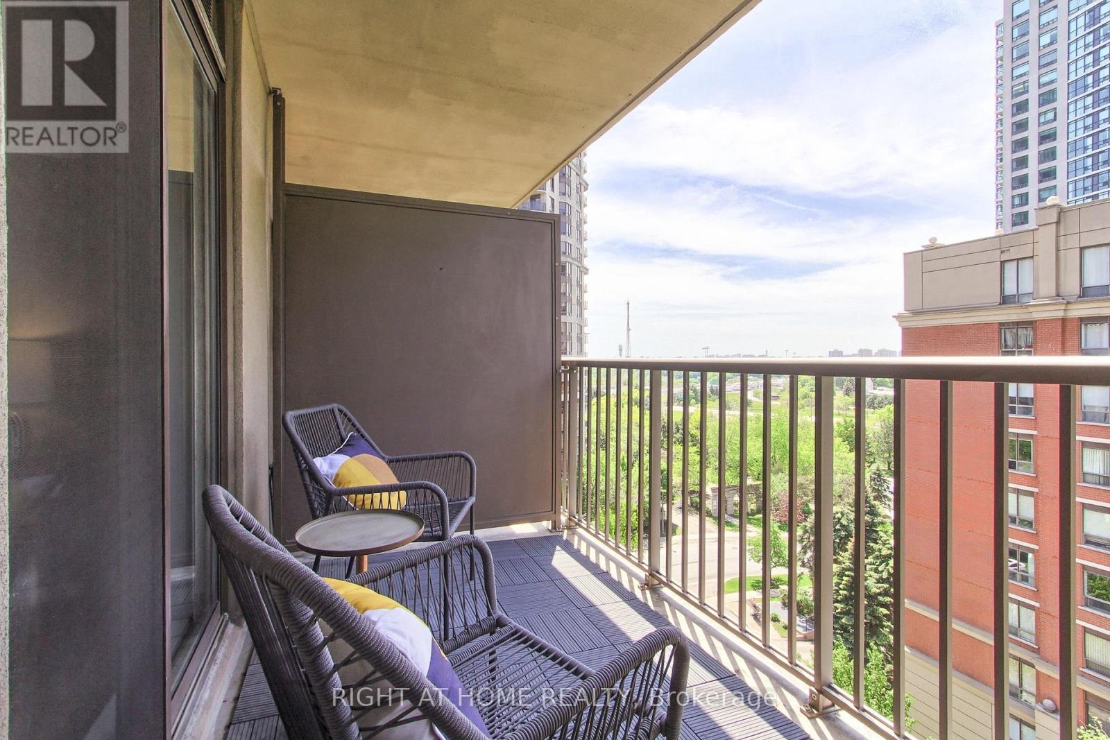 #907 55 HARRISON GARDEN BOULEVARD - 13