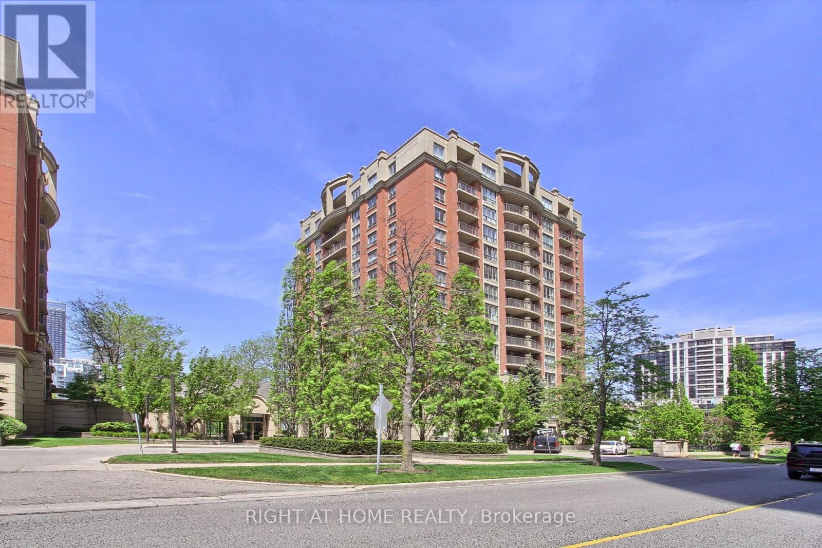 #907 55 HARRISON GARDEN BOULEVARD - 17