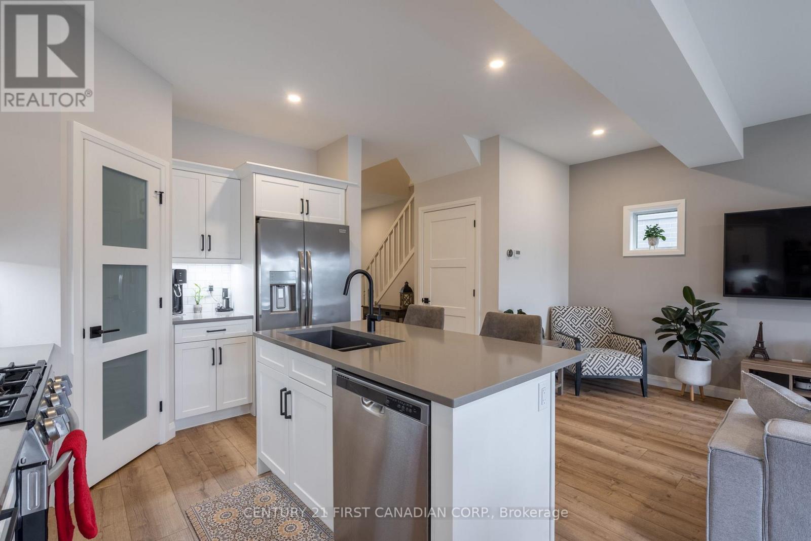 #19 17 NICHOLSON STREET - Image 8