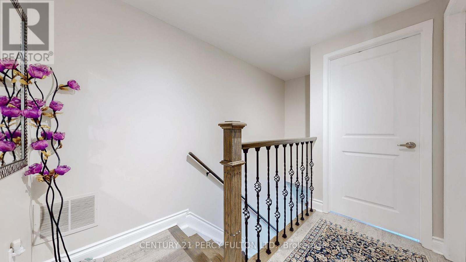 158 HOLM CRESCENT - 11