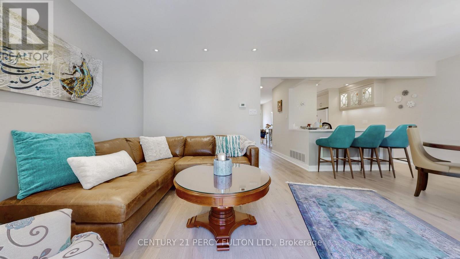 158 HOLM CRESCENT - 6