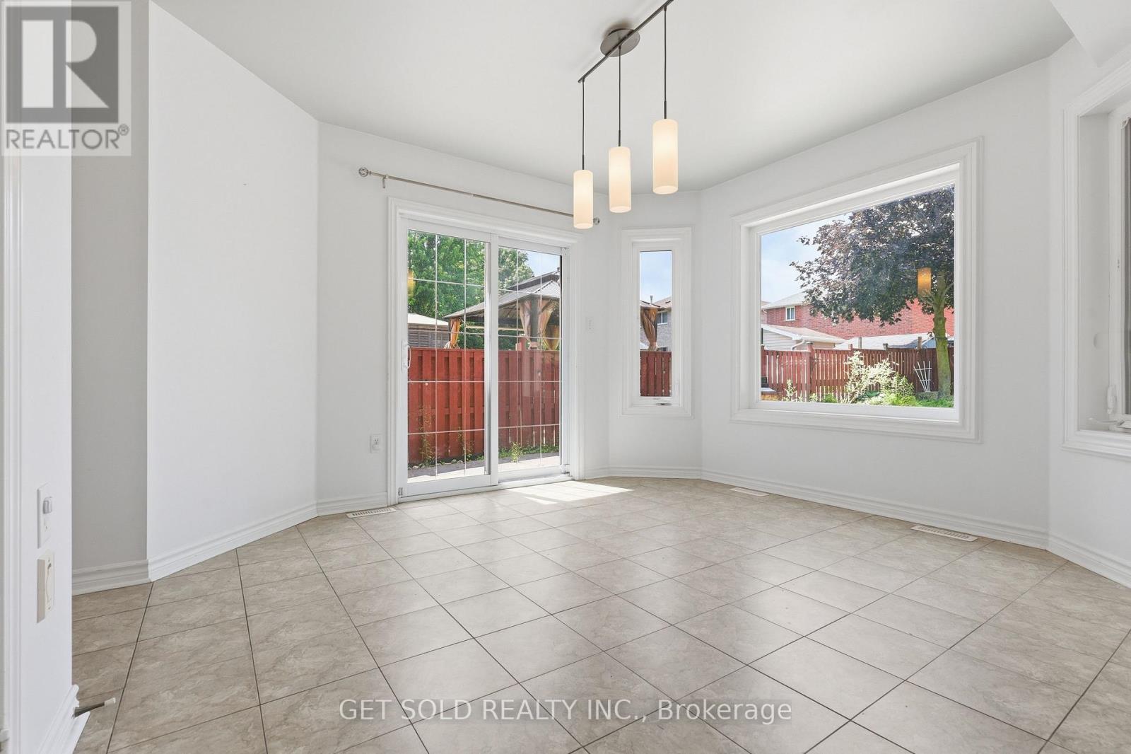 28 HAWKINS DRIVE - 11