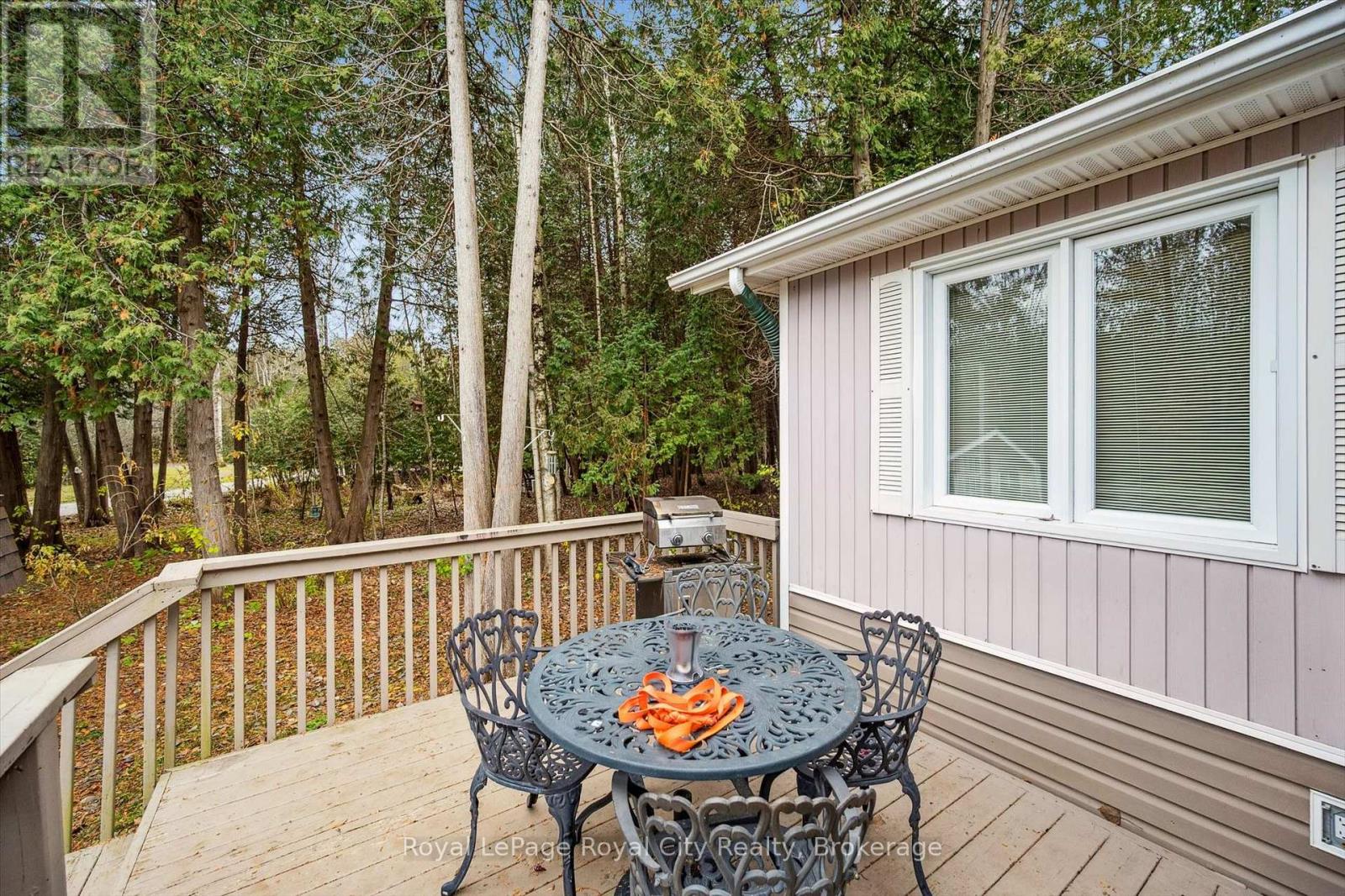 10 SPRUCE AVENUE - 24