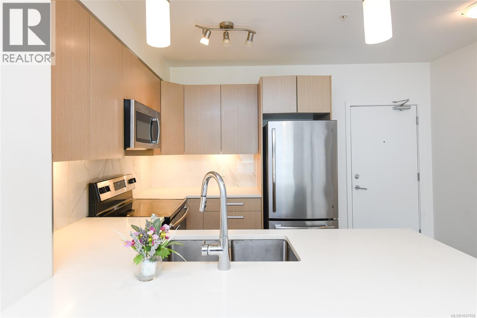 #310 3070 Kilpatrick Ave - 4