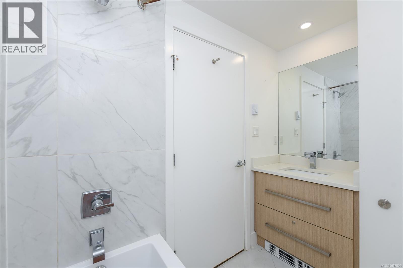 #310 3070 Kilpatrick Ave - 20