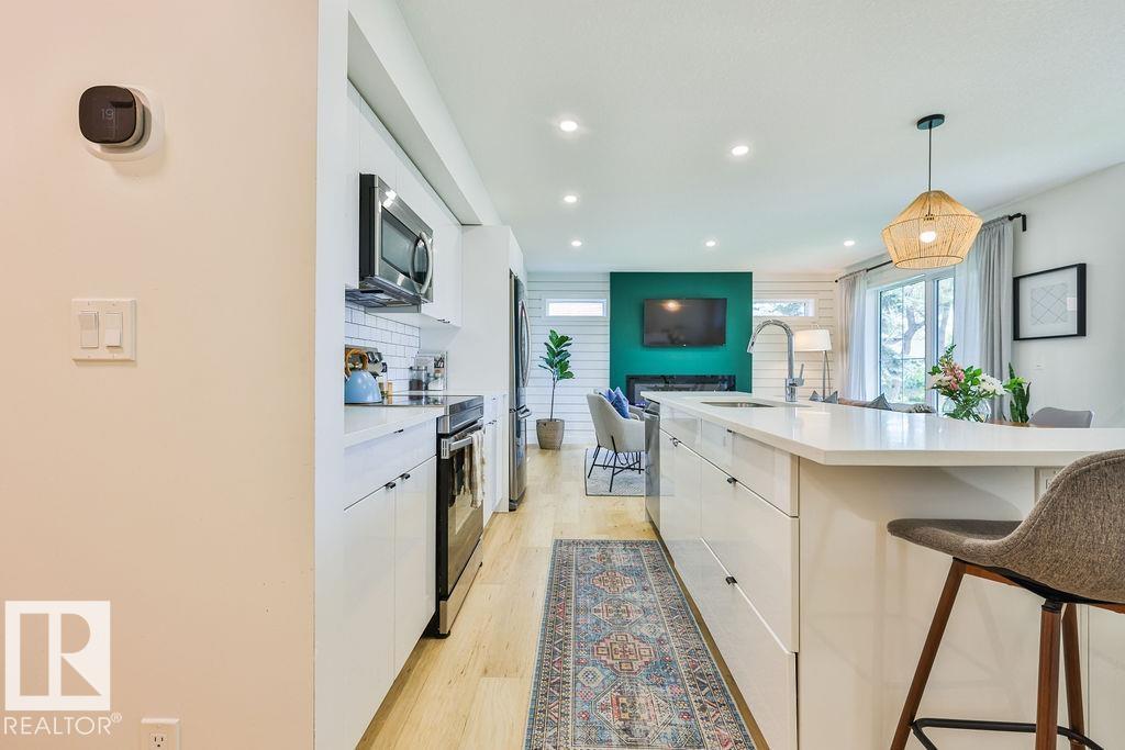 11206 95A ST NW - 4