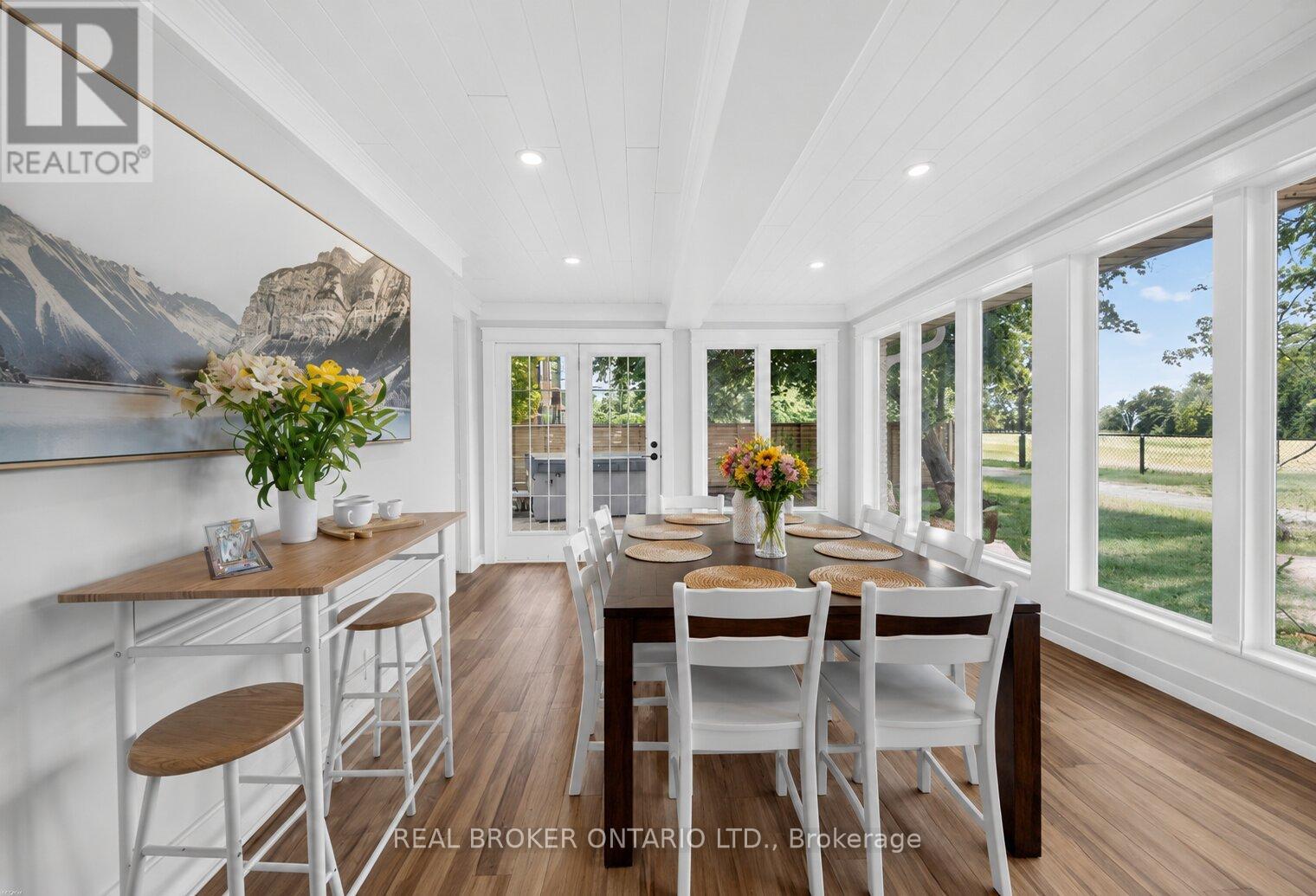 760 KINGSWAY DRIVE - 17