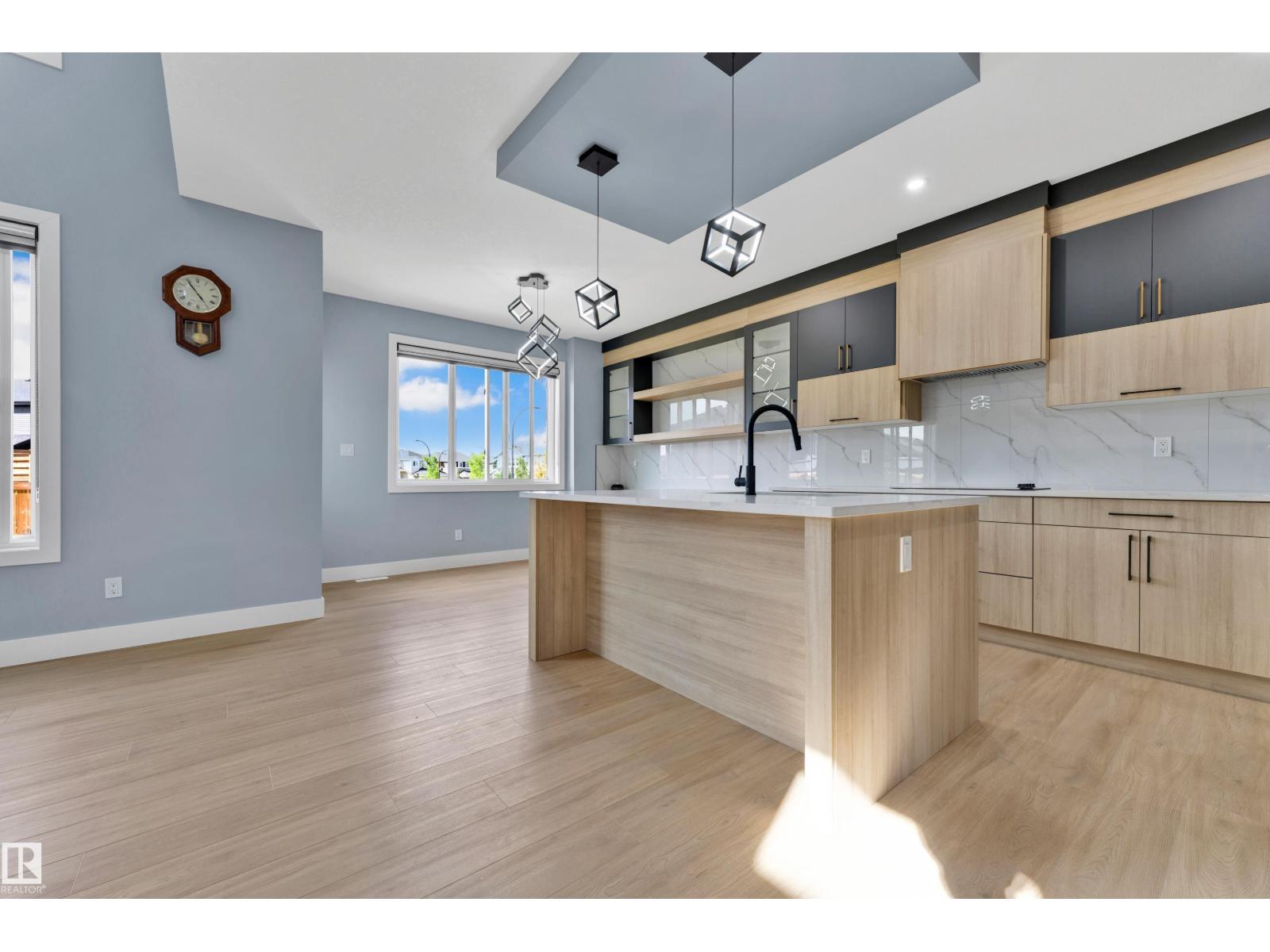 431 ROBERTS CR - 14