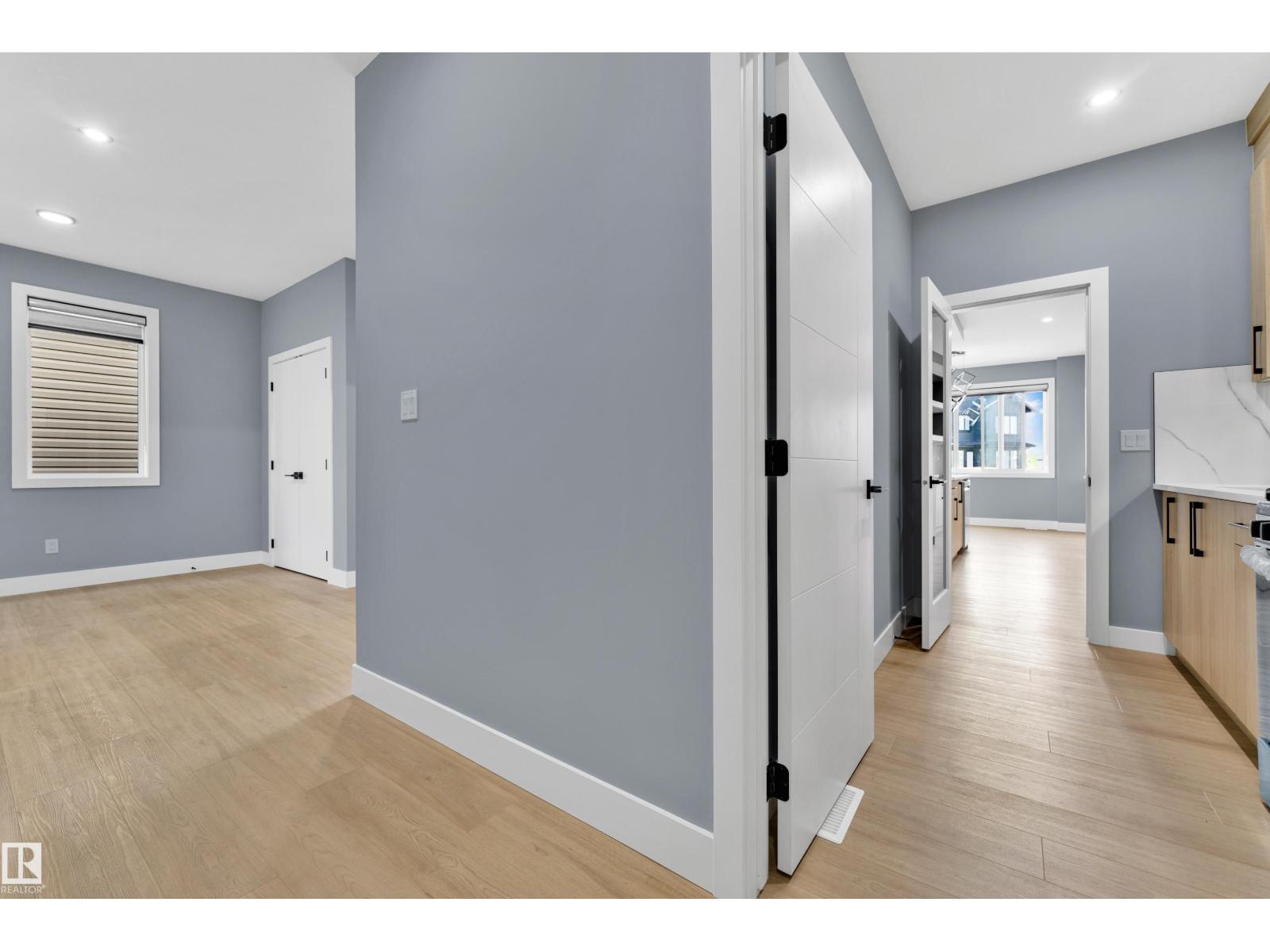 431 ROBERTS CR - 11