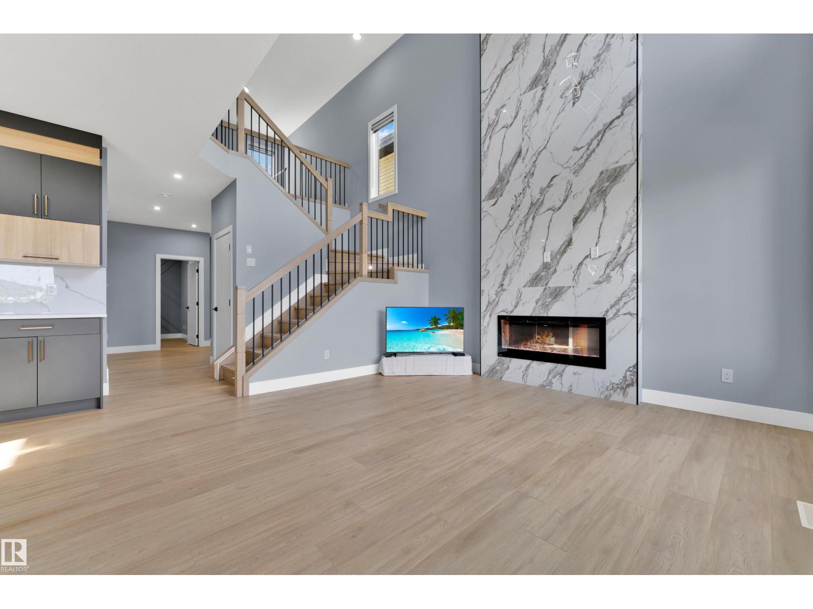 431 ROBERTS CR - 16