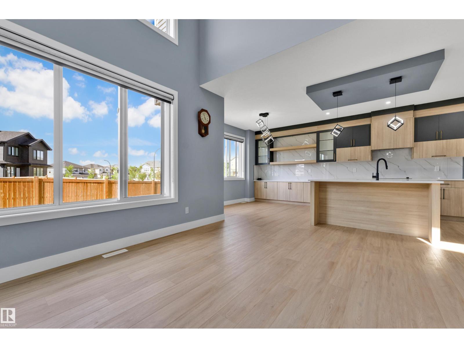 431 ROBERTS CR - 18
