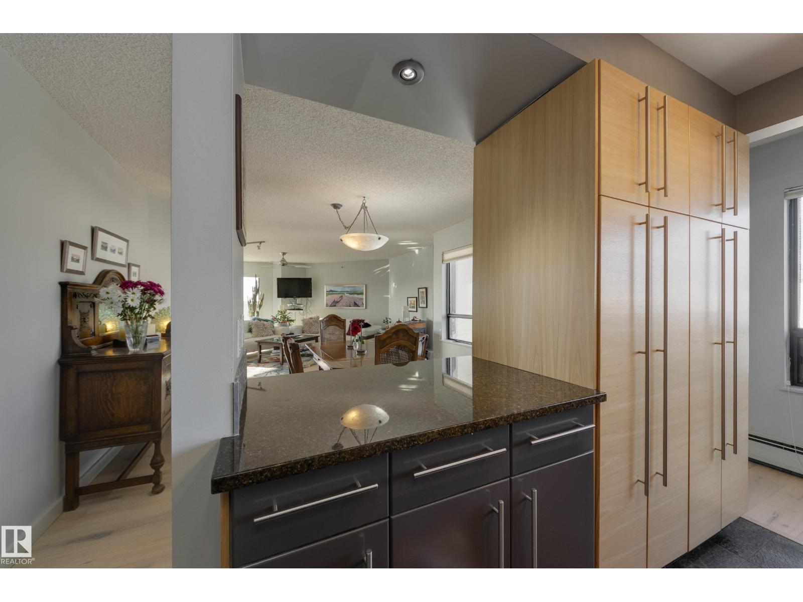 #7 9734 111 ST NW - 17