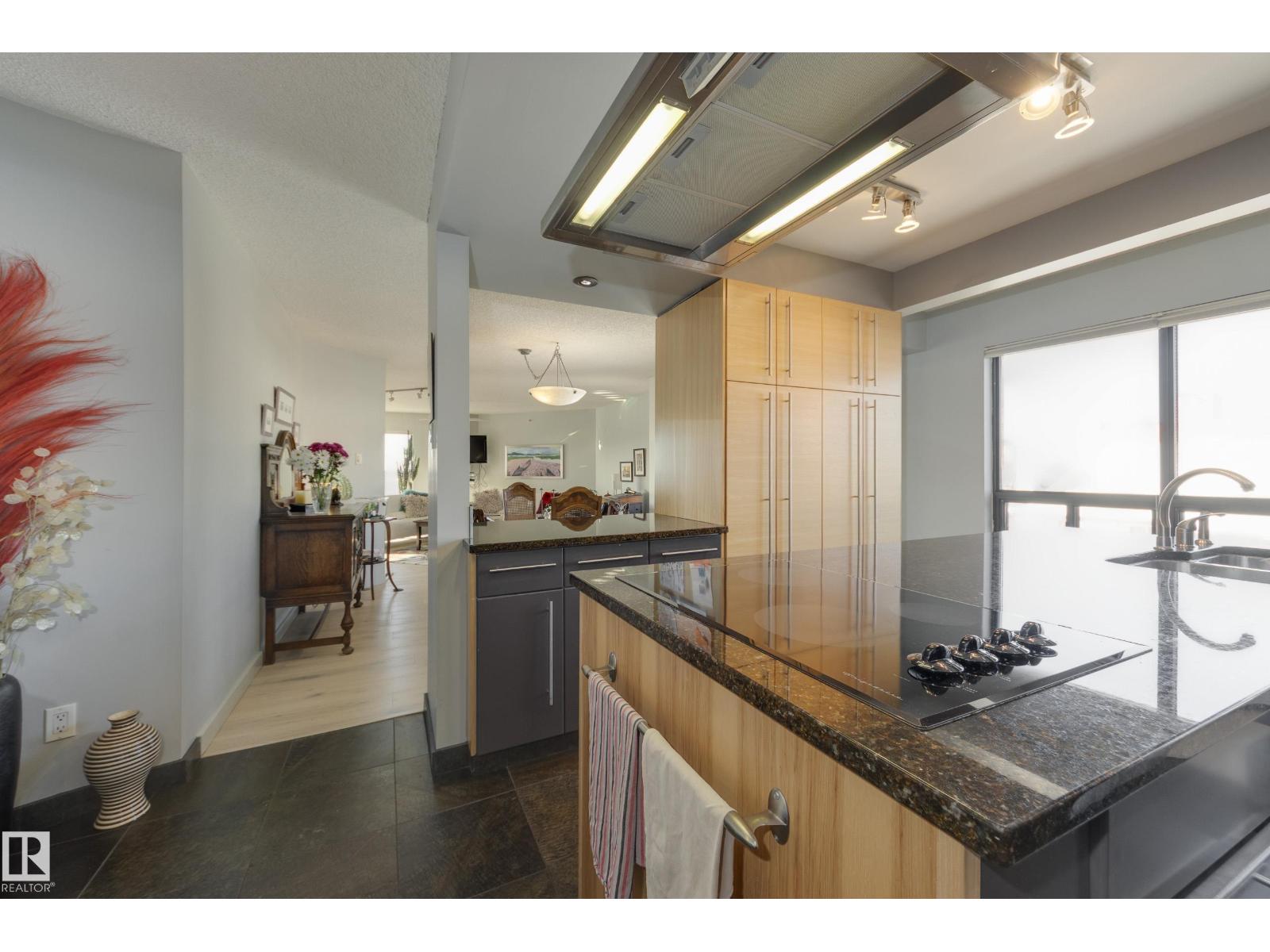 #7 9734 111 ST NW - 16