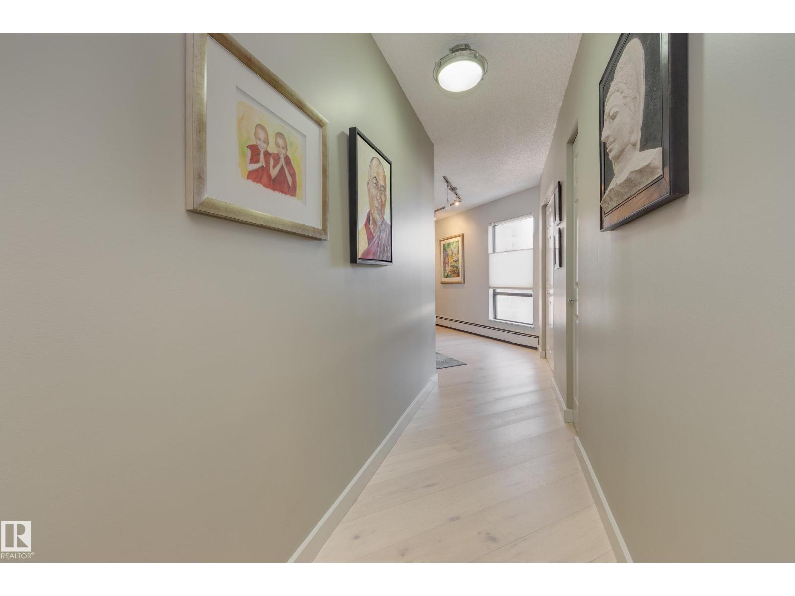 #7 9734 111 ST NW - 31