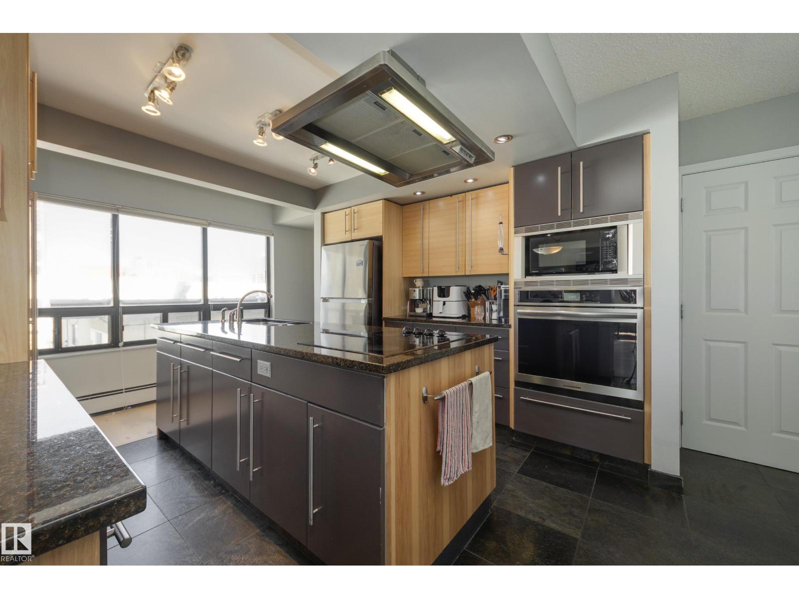 #7 9734 111 ST NW - 14