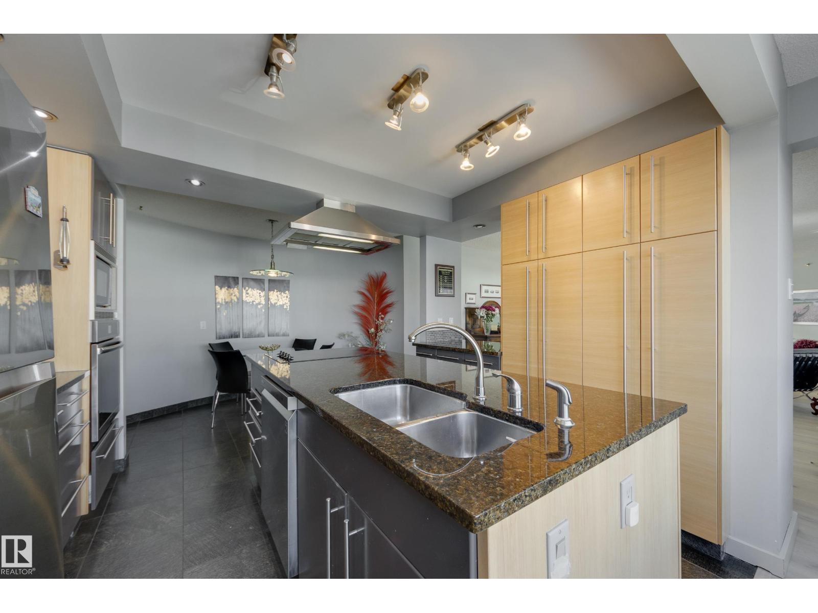 #7 9734 111 ST NW - 9