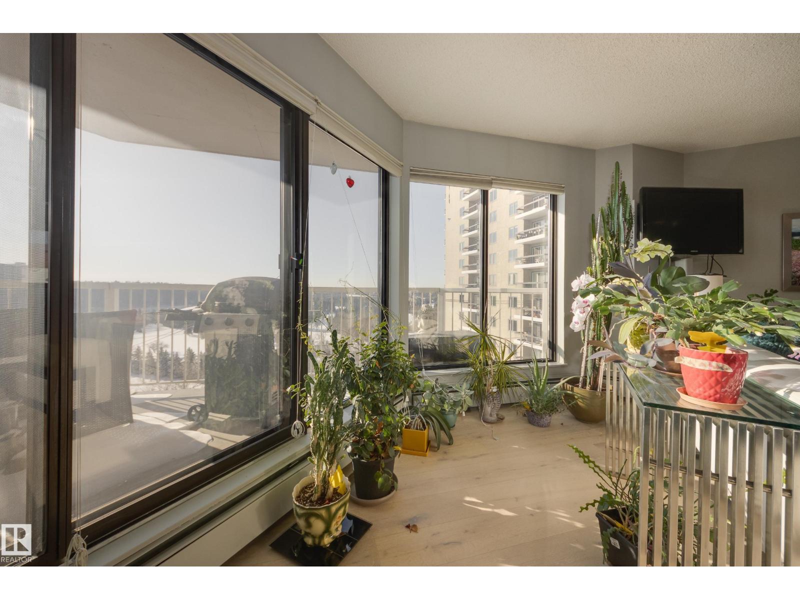 #7 9734 111 ST NW - 26