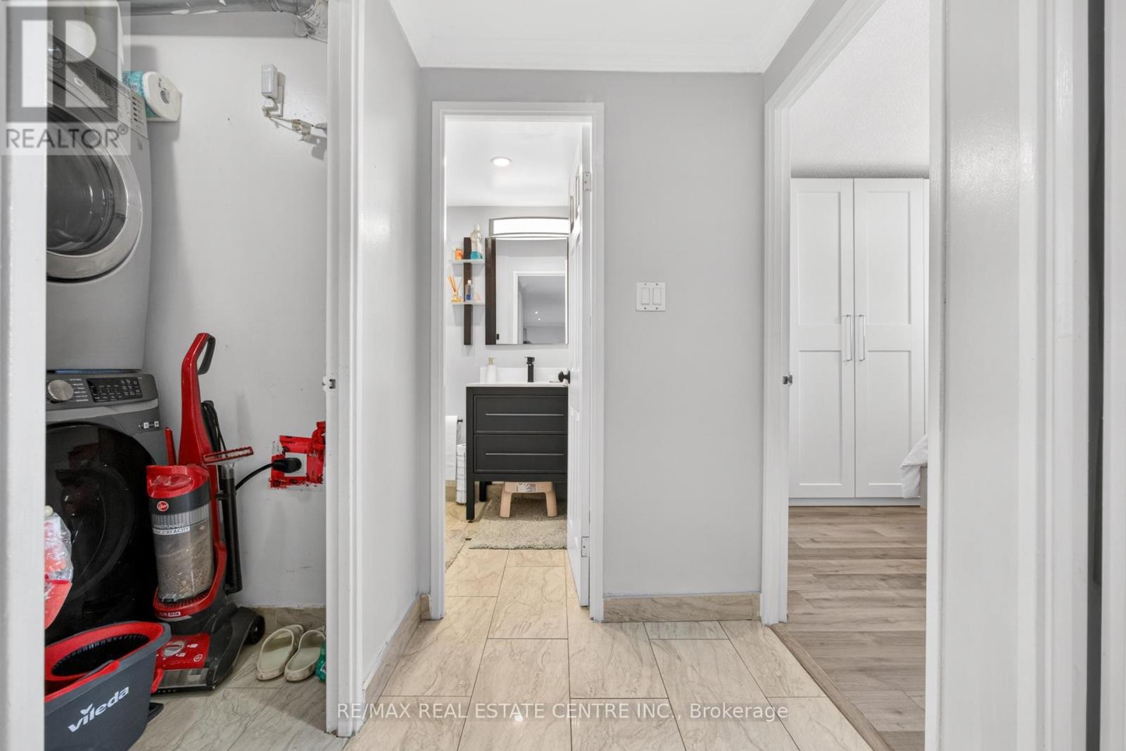 #1708 320 DIXON ROAD - 10