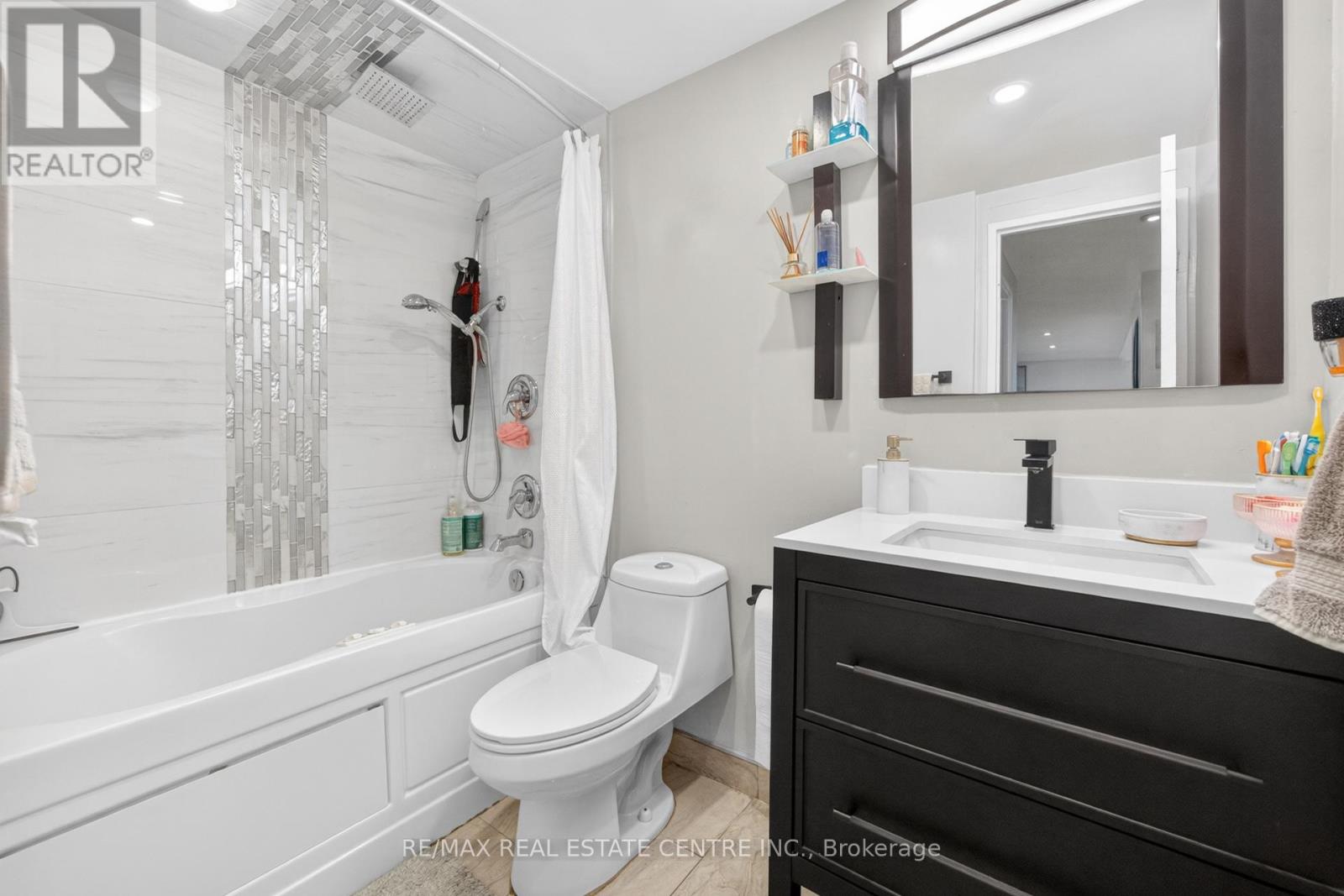 #1708 320 DIXON ROAD - 17