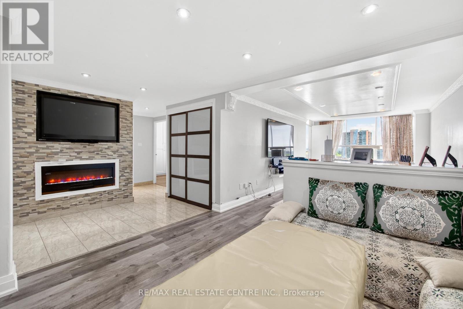 #1708 320 DIXON ROAD - 21