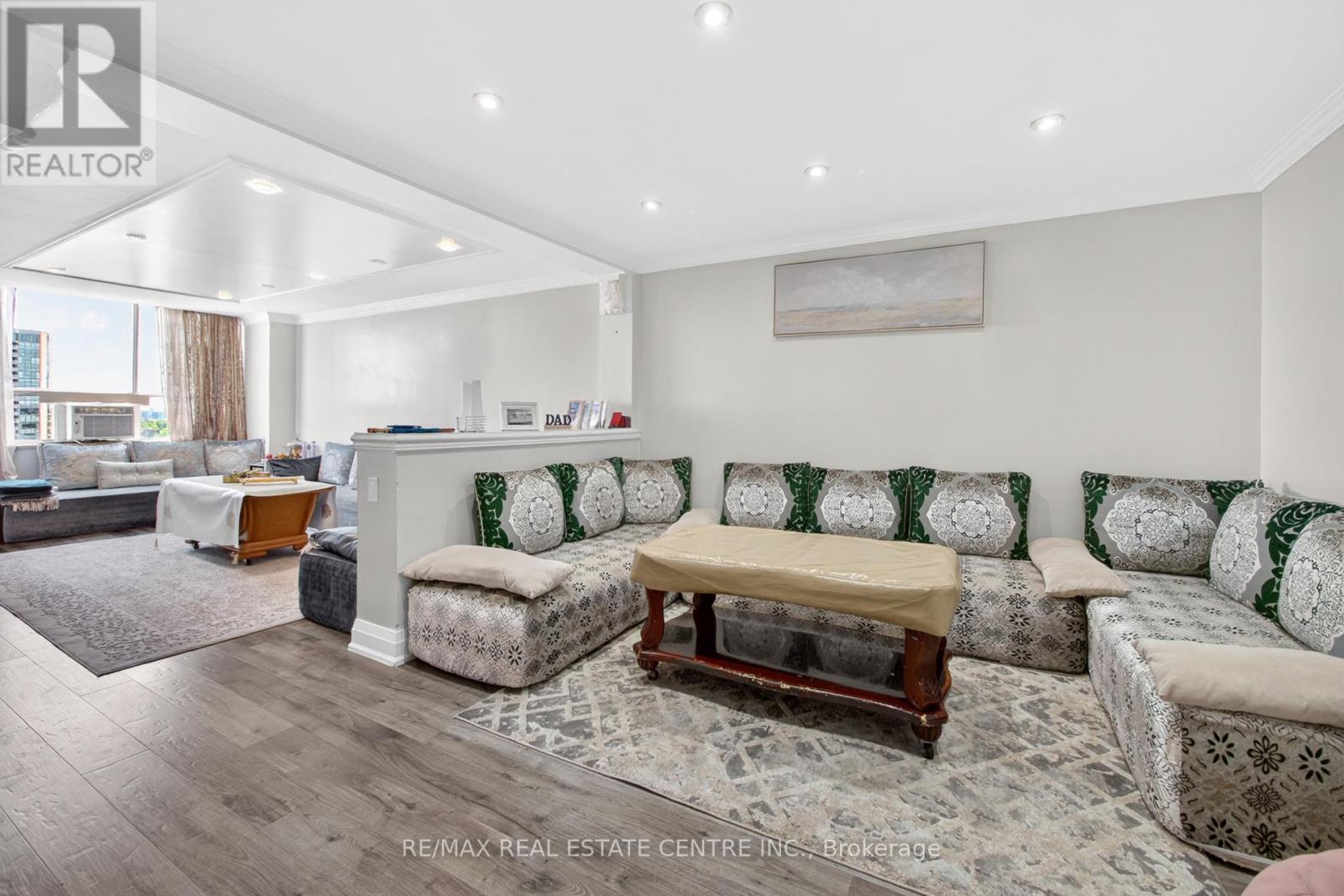 #1708 320 DIXON ROAD - 22