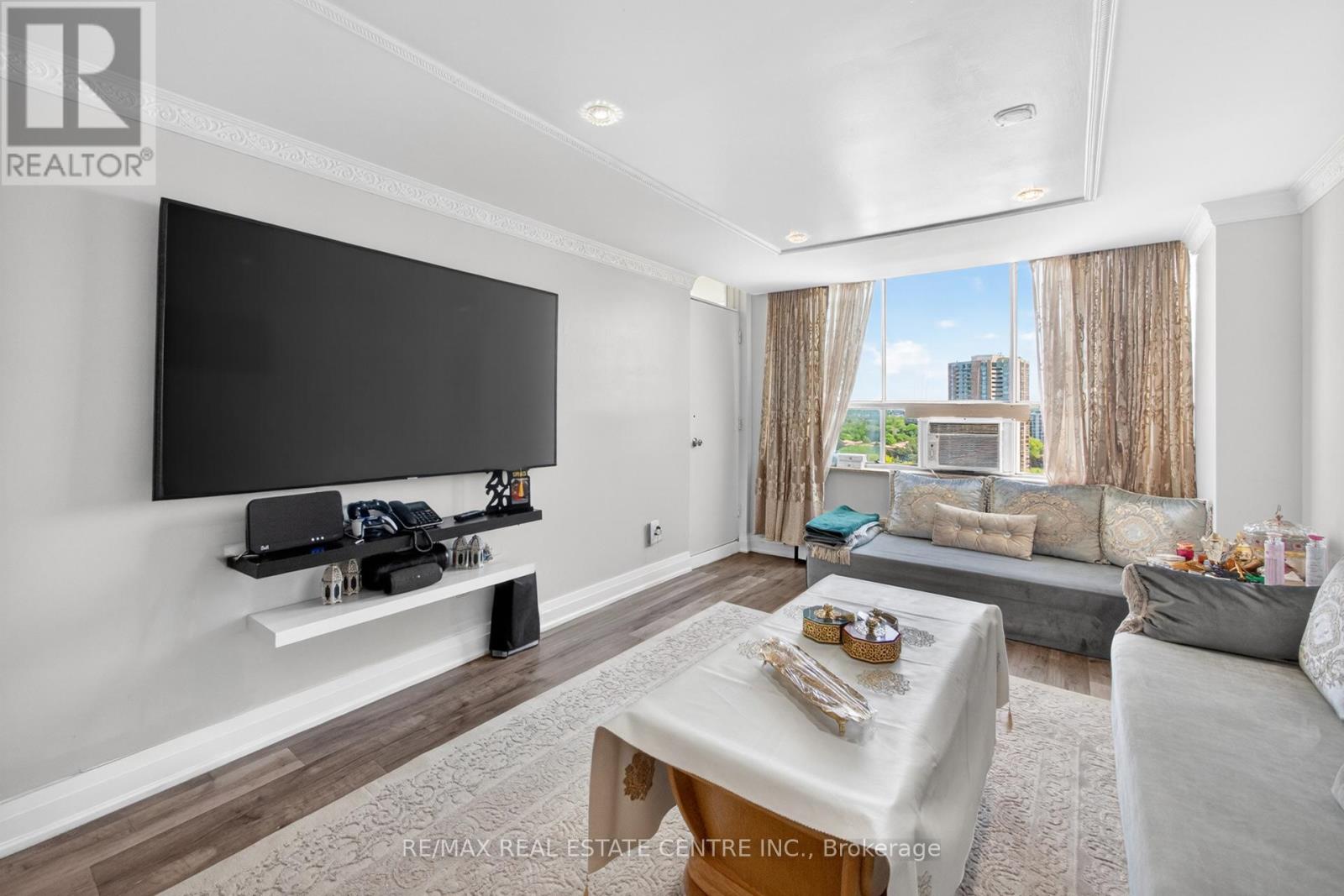 #1708 320 DIXON ROAD - 24
