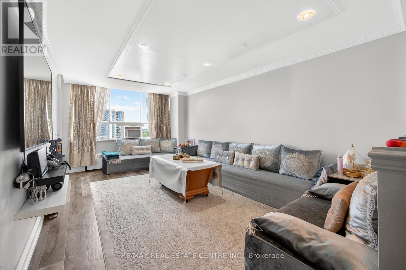 #1708 320 DIXON ROAD - 25
