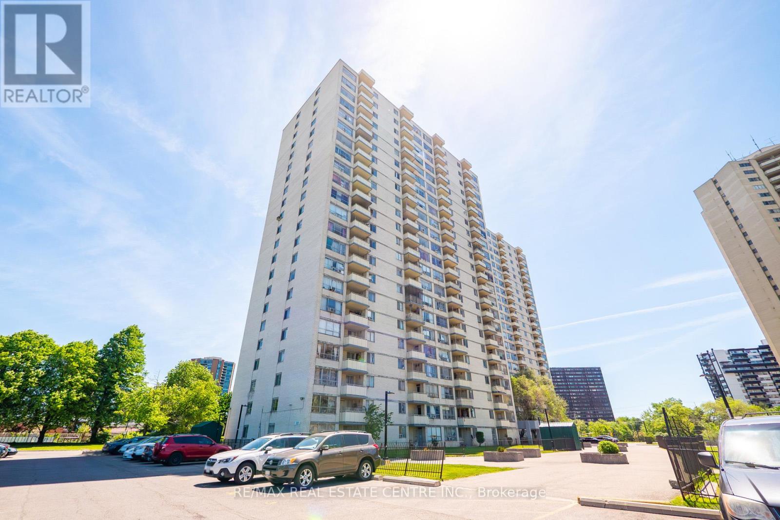 #1708 320 DIXON ROAD - 3
