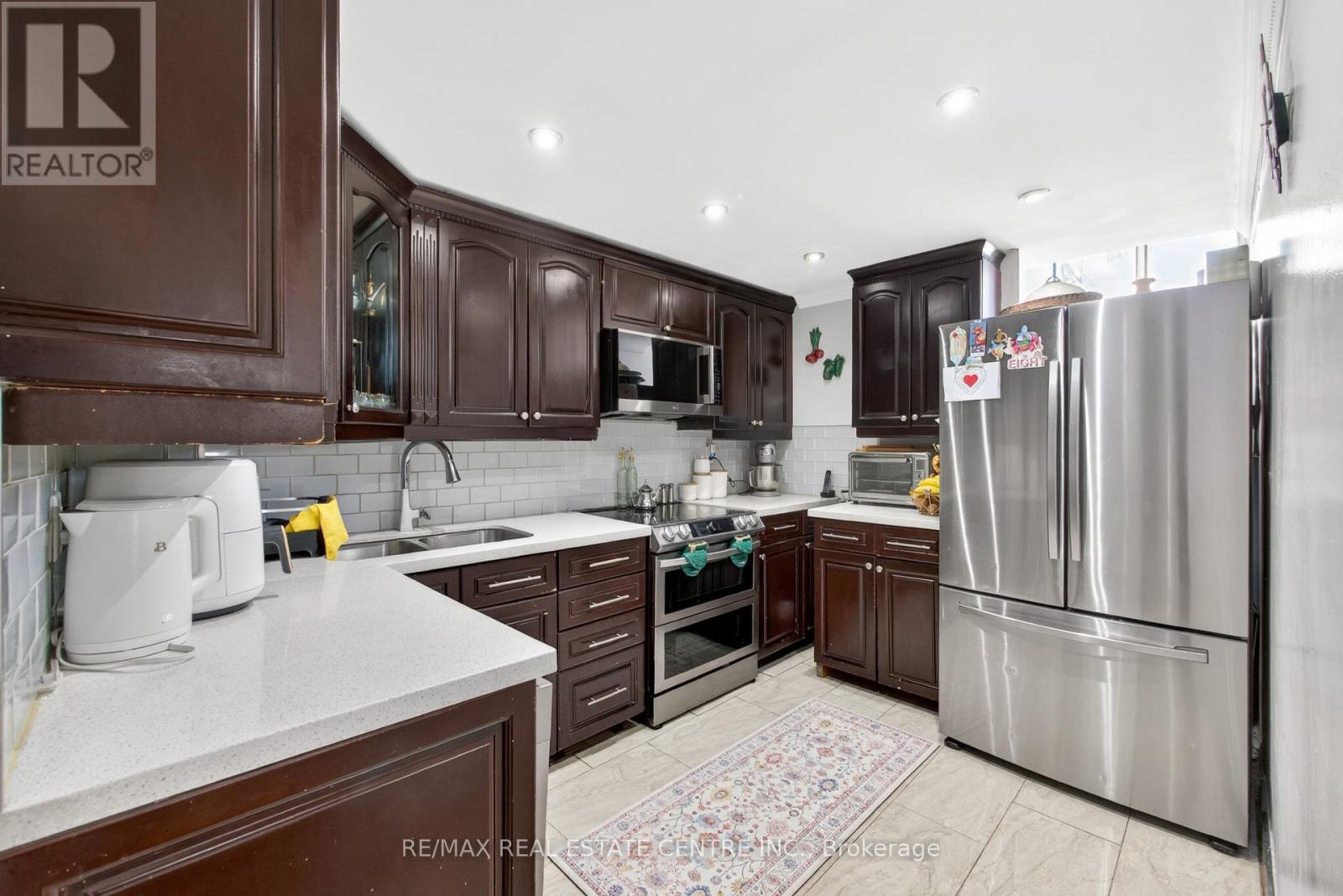 #1708 320 DIXON ROAD - 30