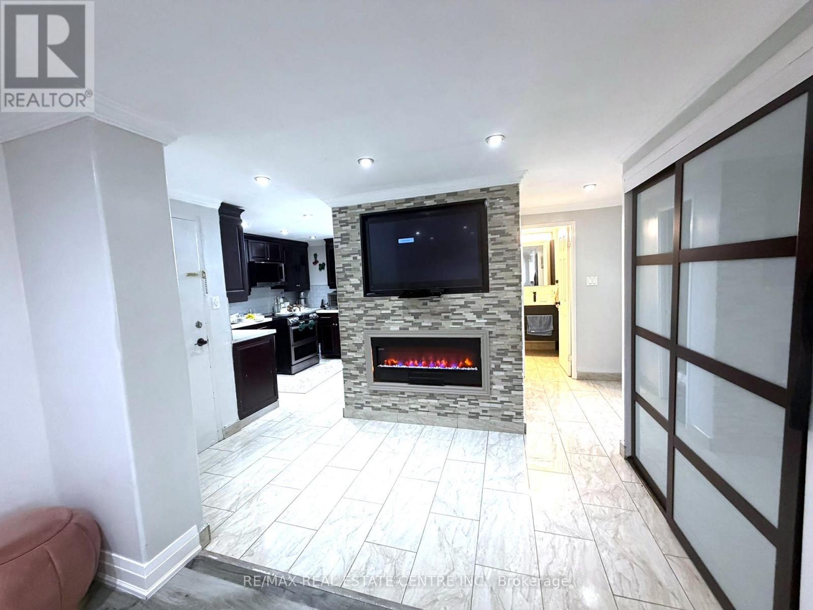 #1708 320 DIXON ROAD - 32