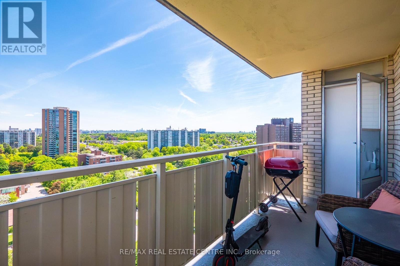 #1708 320 DIXON ROAD - 34