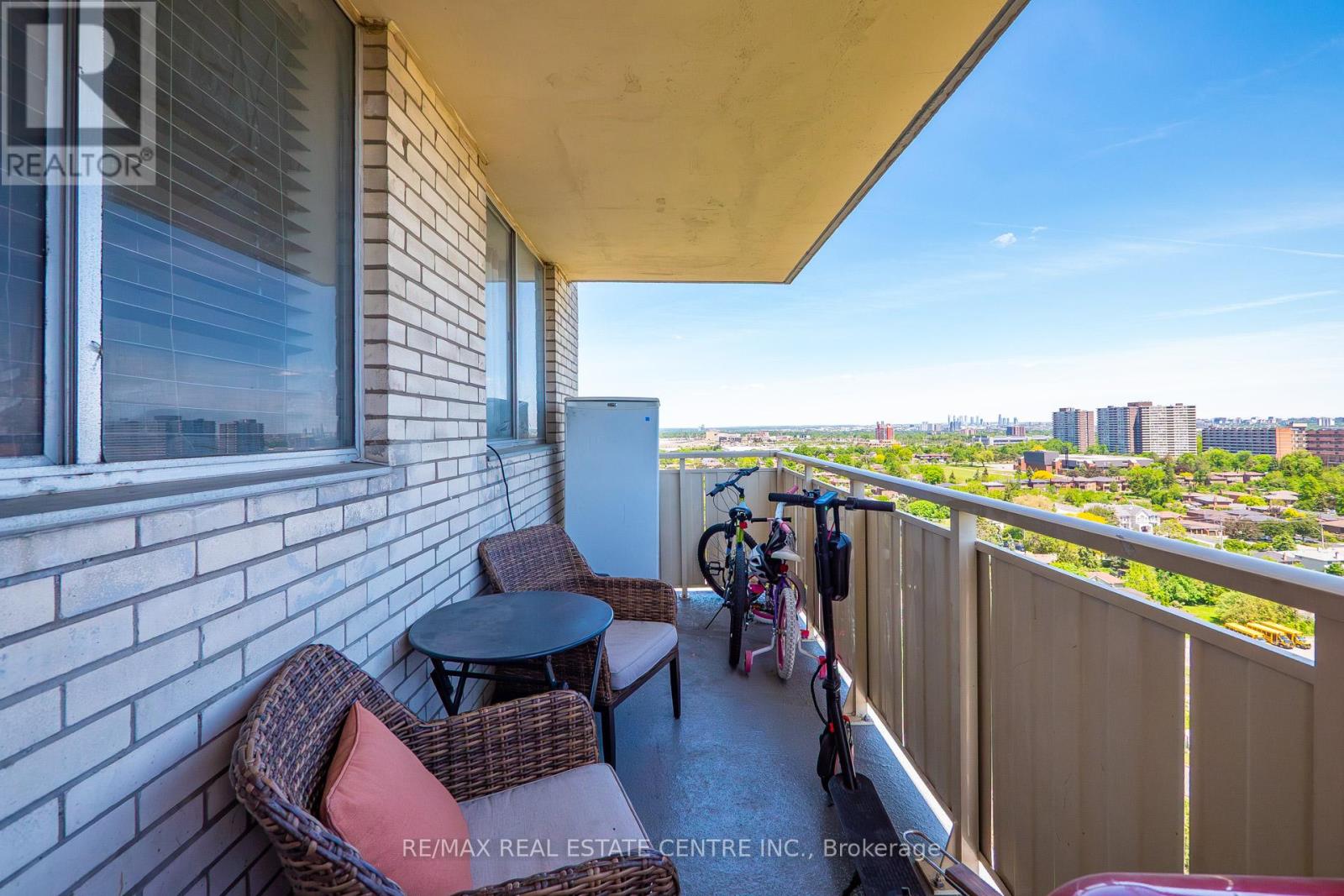 #1708 320 DIXON ROAD - 35