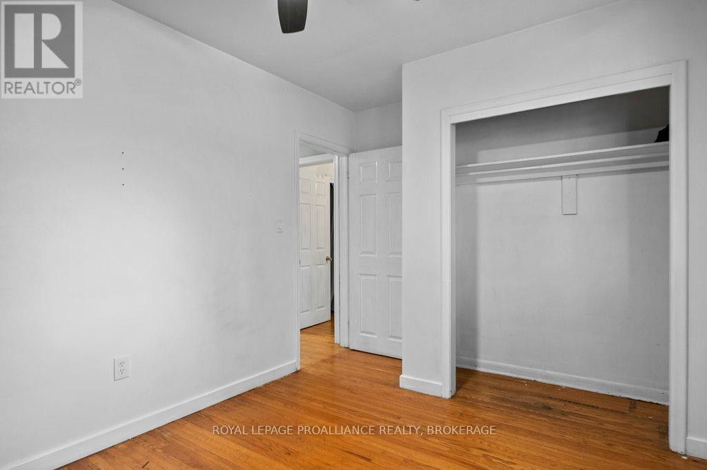 590 MACDONNELL STREET - 10