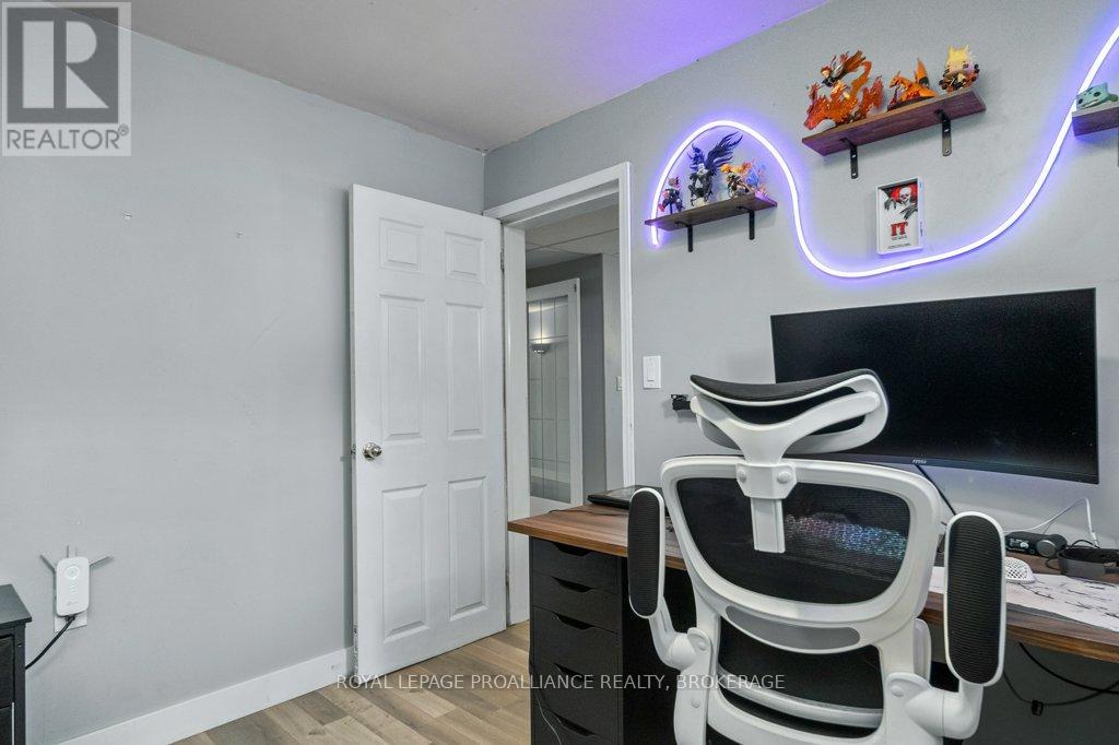 590 MACDONNELL STREET - 21