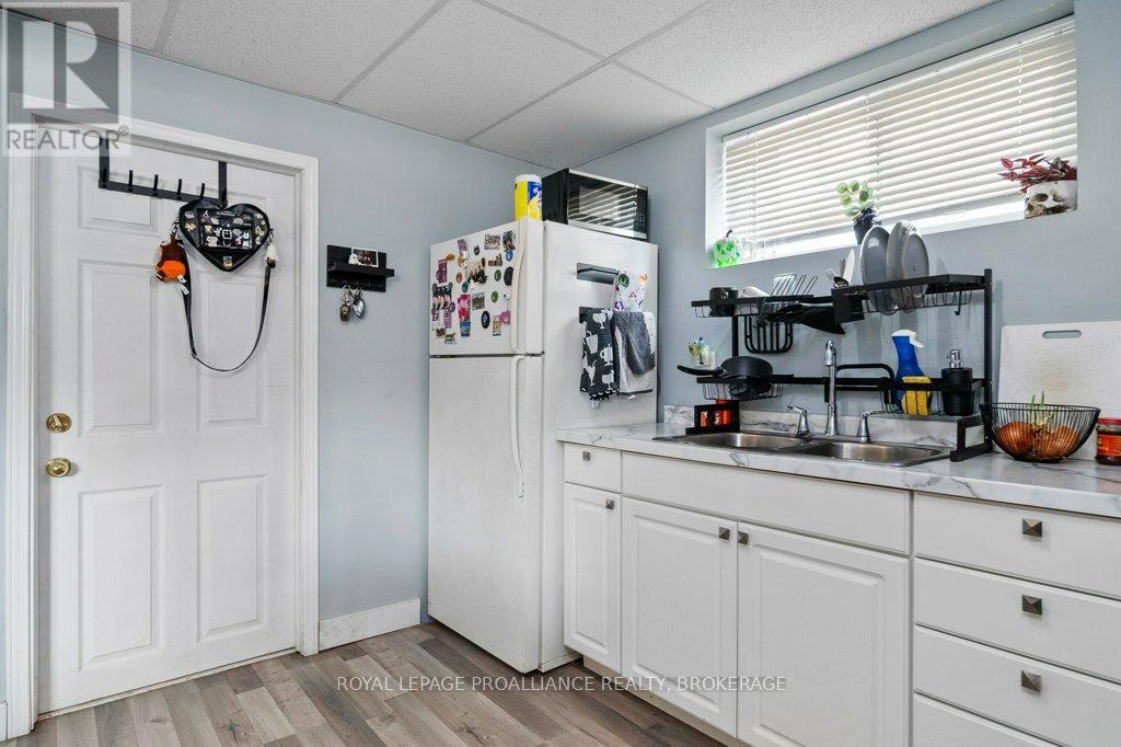 590 MACDONNELL STREET - 13