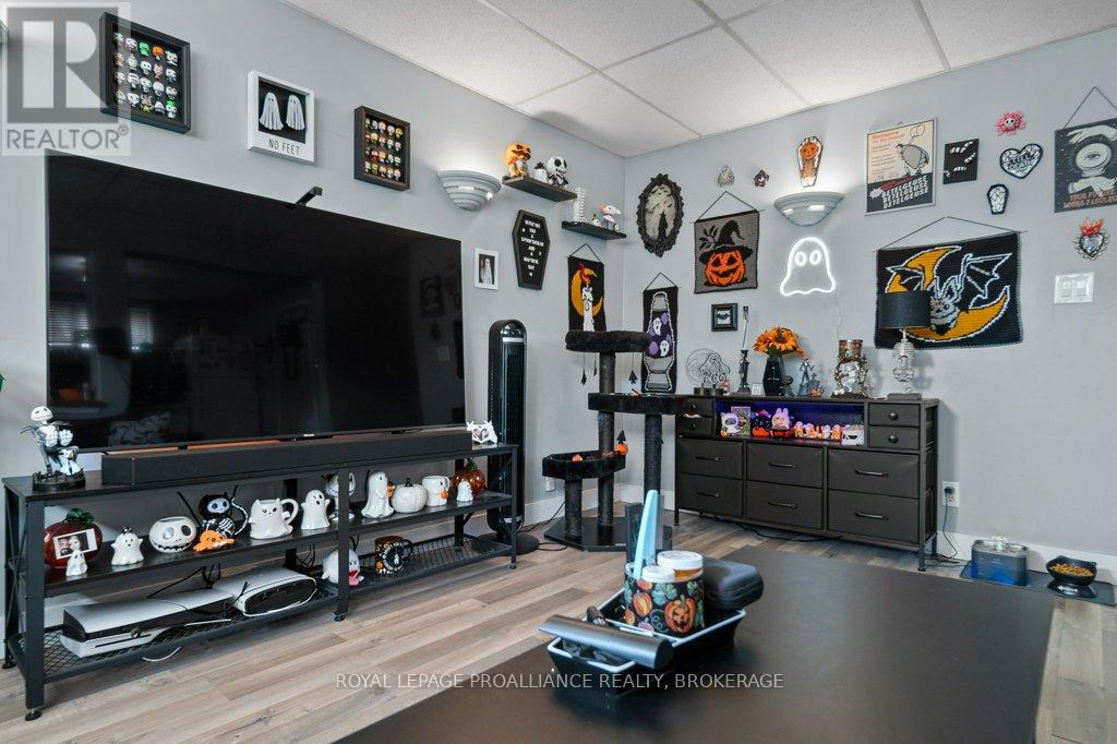 590 MACDONNELL STREET - 18
