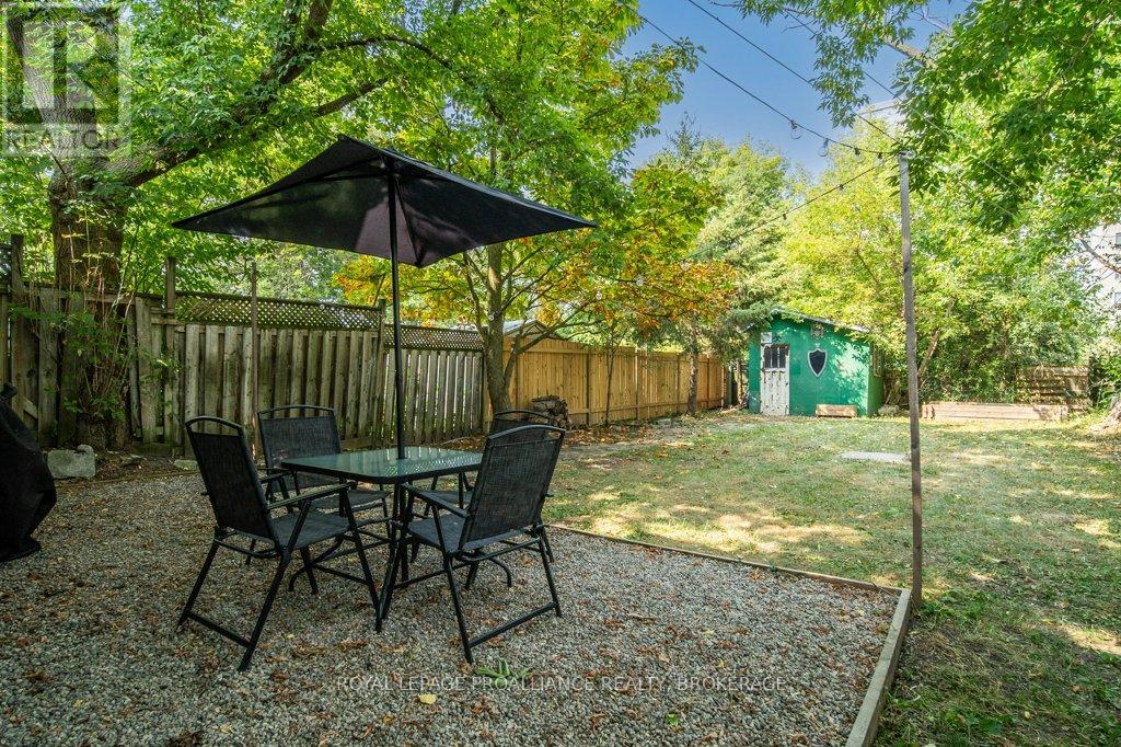 590 MACDONNELL STREET - 25