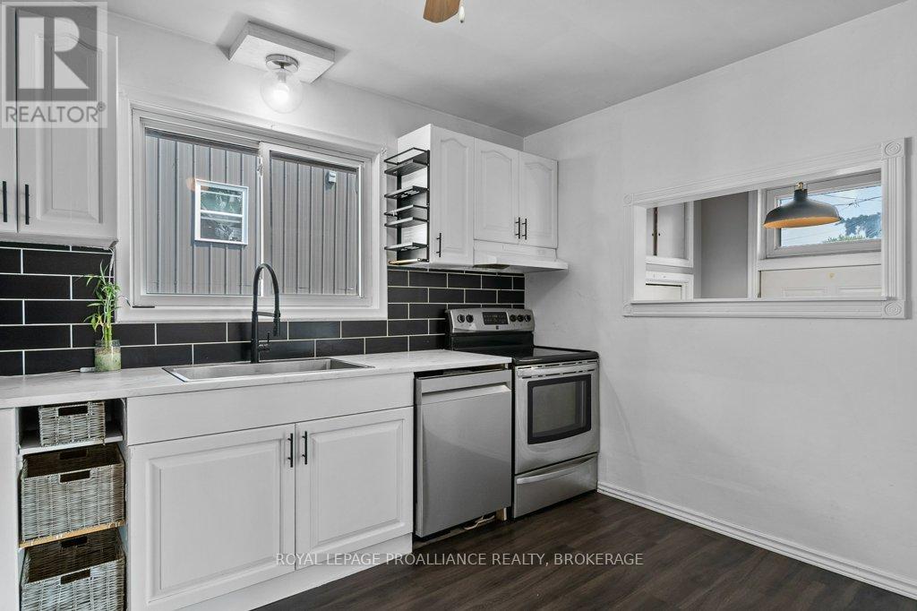 590 MACDONNELL STREET - 6