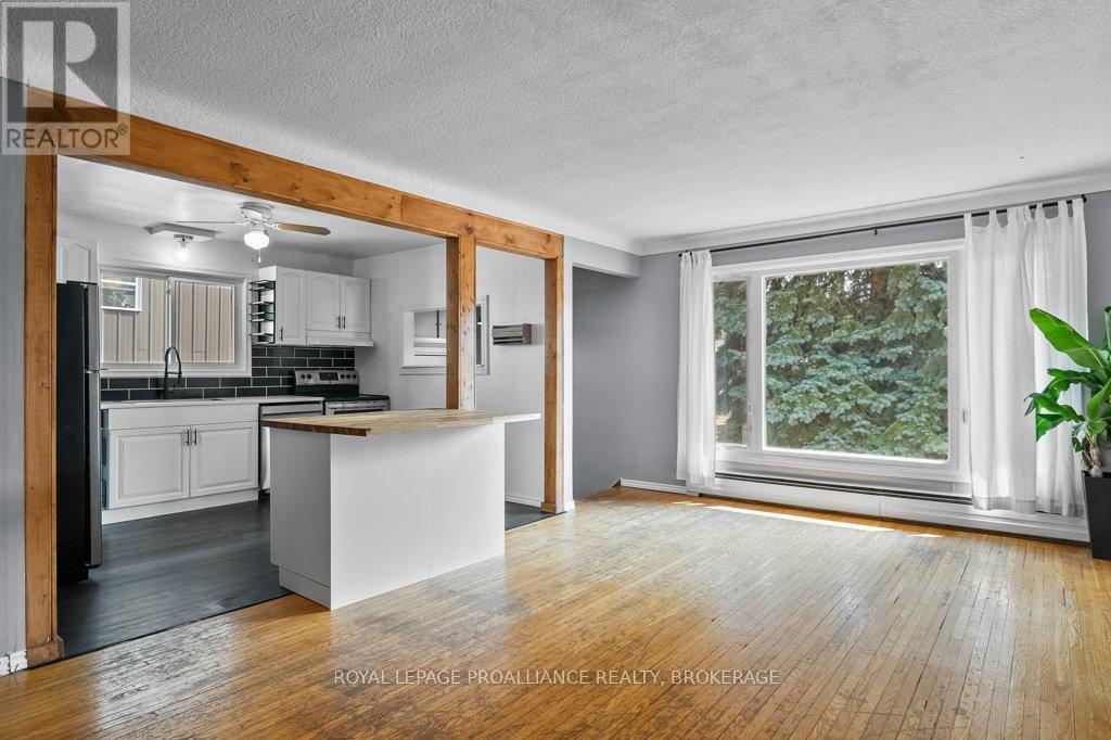 590 MACDONNELL STREET - 4