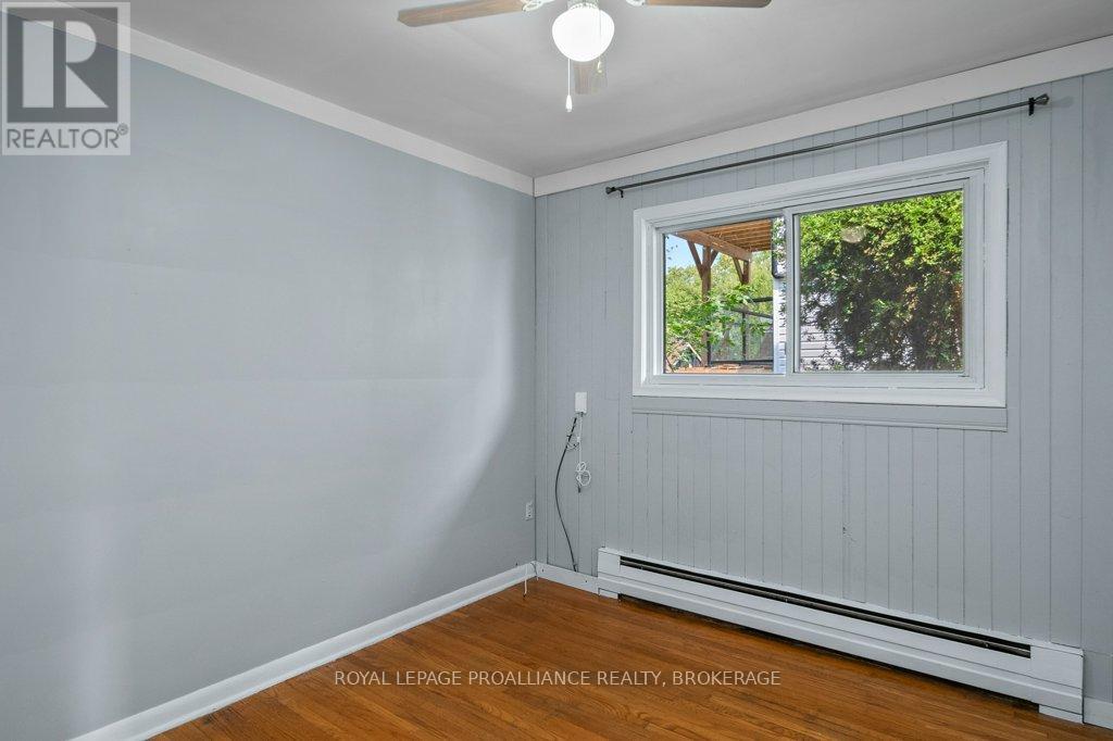 590 MACDONNELL STREET - 8