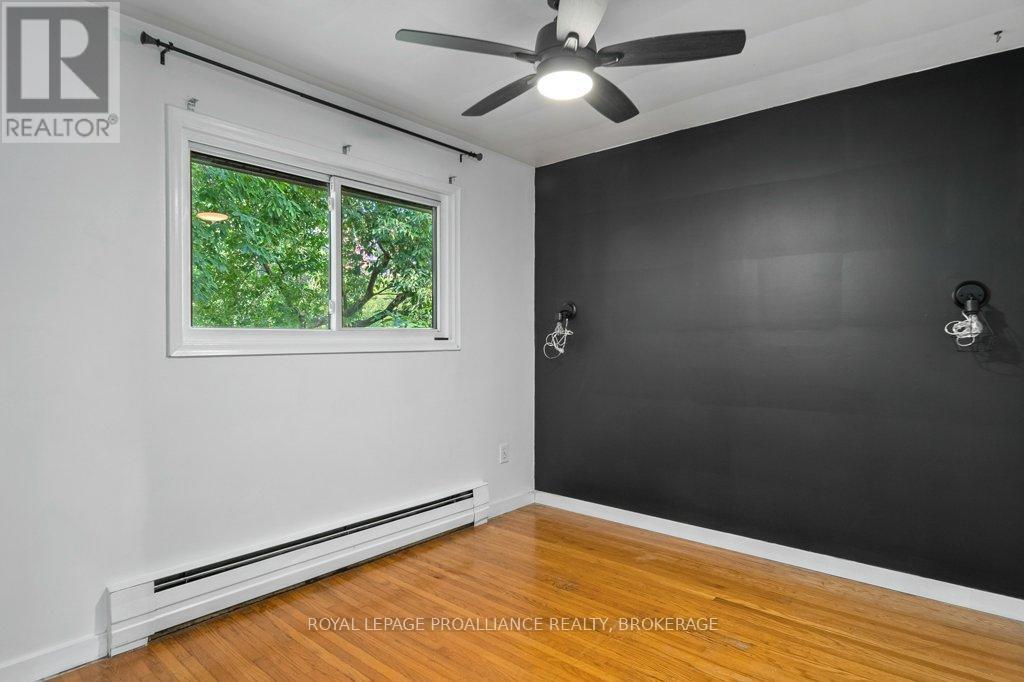 590 MACDONNELL STREET - 9
